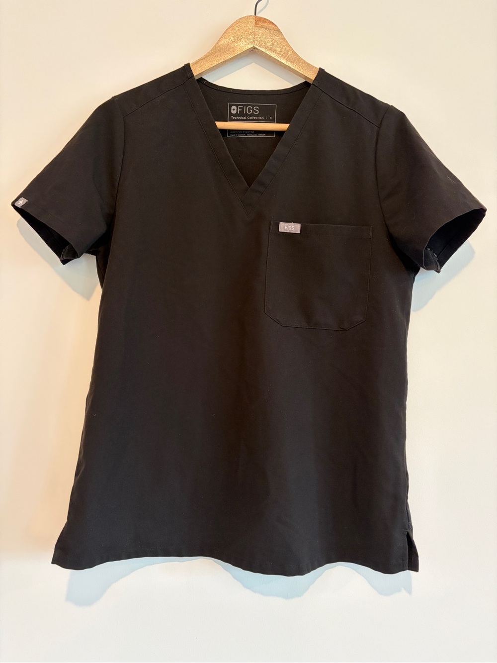 FIGS Technical Collection Casma One-Pocket Scrub Top Black Small